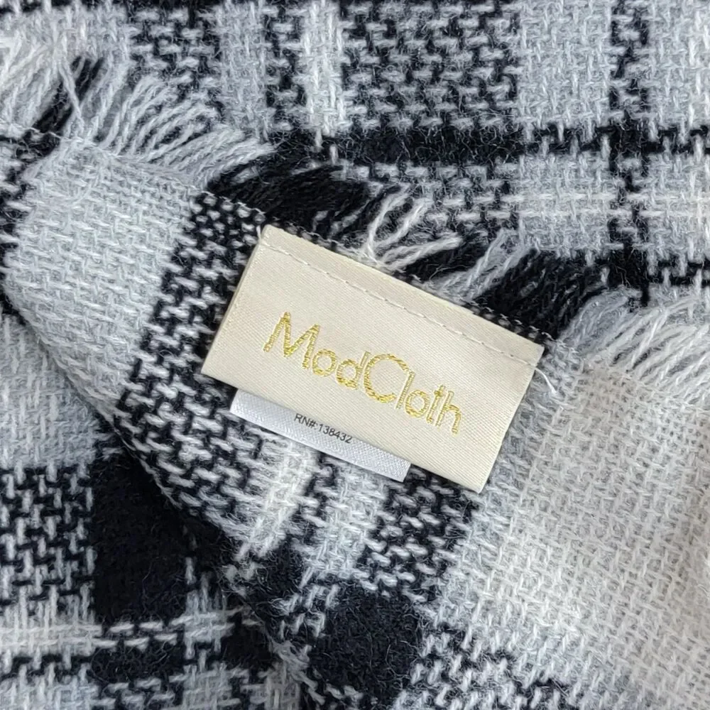 ModCloth Wrap Scarf Womens Black White Tartan Plaid Soft Fringed Shawl 56x28